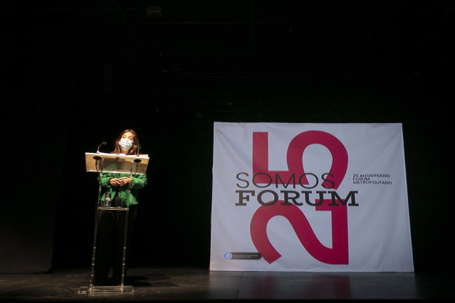 La alcaldesa de A Coruña, Inés Rey, asiste al acto conmemorativo del 25 aniversario del Fórum Metropolitano