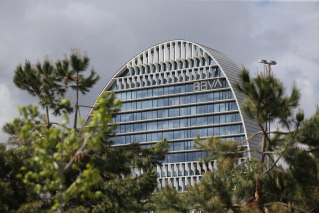 Edificio de la sede de BBVA en Madrid, conocido como ‘La Vela’, a 22 de abril de 2021, en Madrid (España). La dirección de BBVA ha planteado el despido de 3.798 personas y el cierre de 530 oficinas. La compañía encuadra estos despidos en un procedimiento