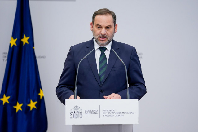 El ministro de Transportes, Moviliad y Agenda Urbana, José Luis Ábalos, durante una rueda de prensa, a 12 de mayo de 2021 en Madrid (España). Los titulares de Transportes y de Transición Ecológica comparecen este miércoles para informar sobre los diferent