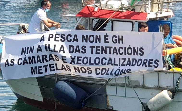 Decenas de miles de marineros y mariscadoras protestan contra la ley que obliga a geolocalizarse (vídeos)