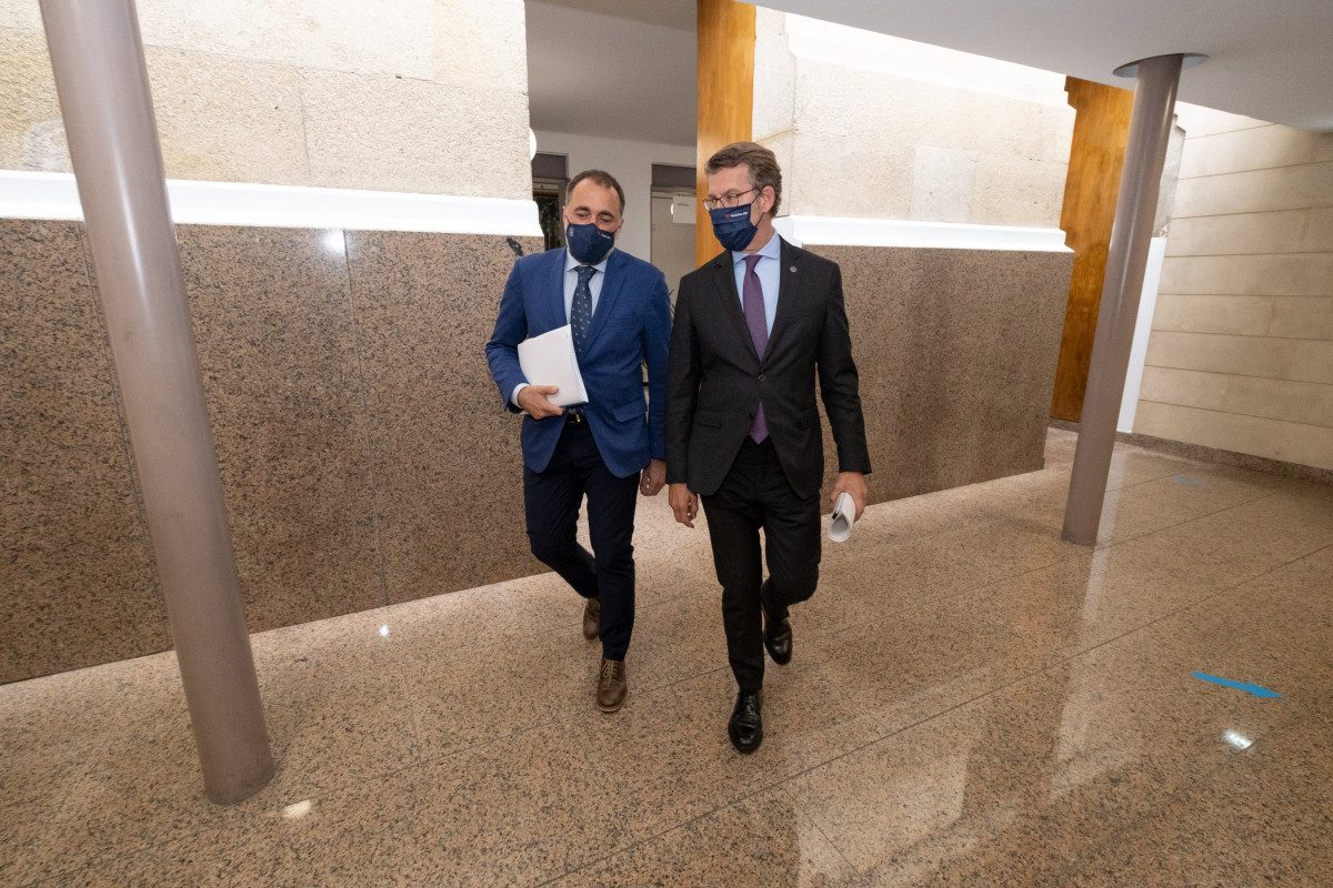 Feijóo y Comesaña tras el comité clínico.