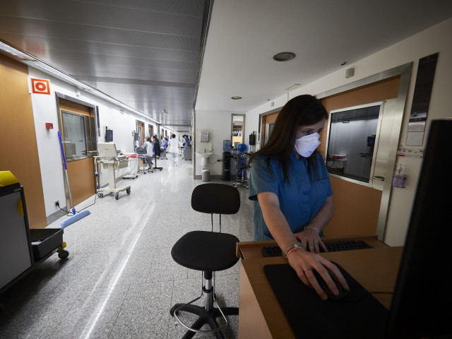 Archivo - Uso de la mascarilla