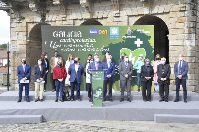 El Colegio de Médicos de A Coruña, Semes Galicia y el 061 conmemoran en Santiago el Dia Mundial de la Medicina de Urgencias y Emergencias.