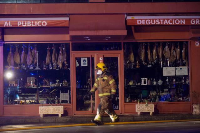 Incendio en una nave industrial y almacén de jamones y embutidos, Jamones Francisco Otero