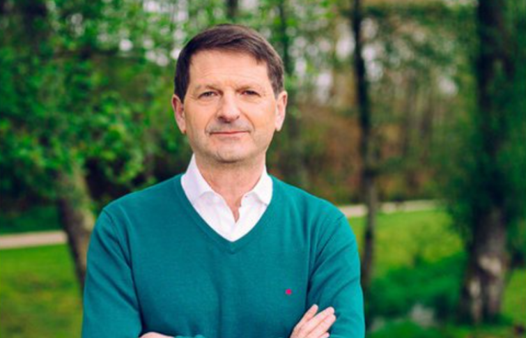 El exalcalde de Ordes cree que la familia del actual edil lo denunció por prevaricación para sacarlo del cargo