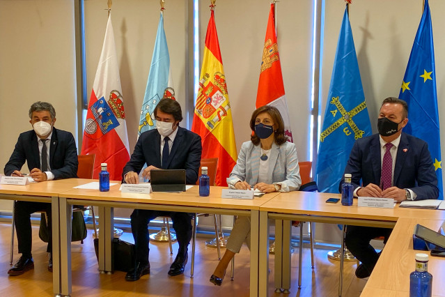 Los consejeros de Castilla y León, Galicia, Asturias y Cantabria durante la comparecencia.