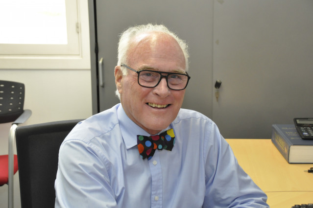 El doctor William John McKenna