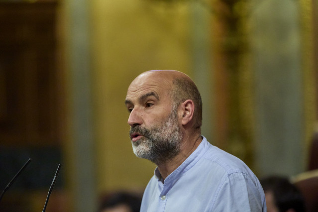 El diputado de Unión do Povo Galego, Néstor Rego, interviene en una sesión plenaria en el Congreso de los Diputados, a 25 de mayo de 2021, en Madrid (España)