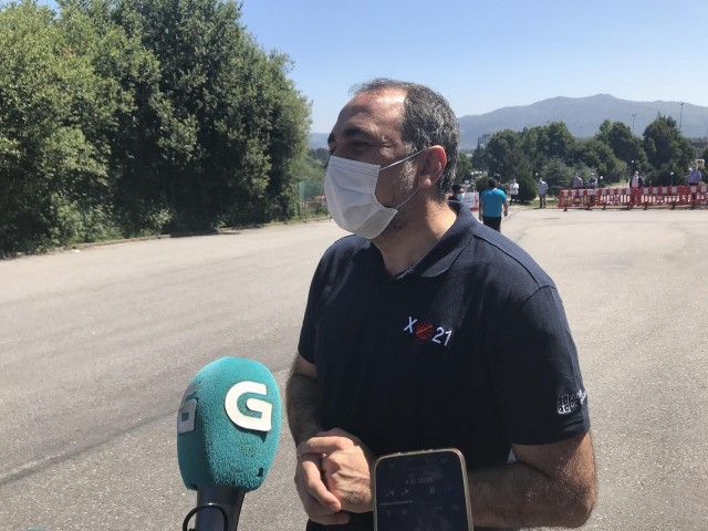 El conselleiro de Sanidade, Julio García Comesaña, tras recibir la vacuna