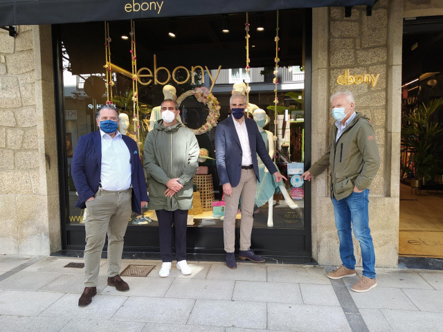 Ultima parada de la visita a diversos establecimientos en Santiago de Compostela