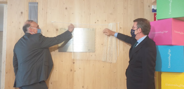 El rector de la Universidad de Vigo, Manuel Reigosa, y el presidente de la Xunta, Alberto Núñez Feijóo, en la inauguración del edificio 'Redeiras', nueva sede de la UVigo en la Praza do Berbéz.