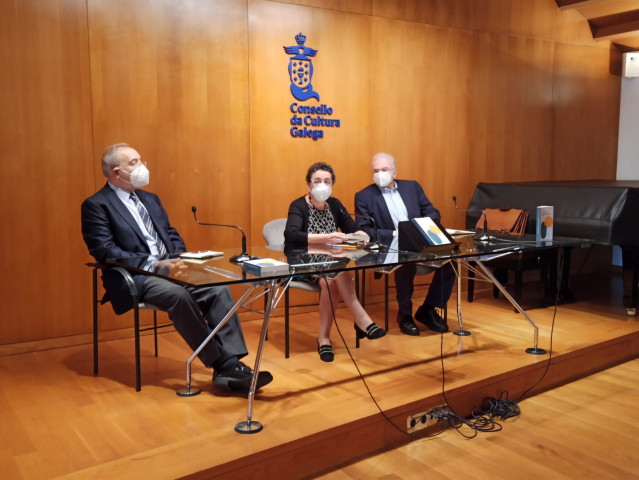 Ramón Villares, Rosario Álvarez y Ramón Máiz en la presentación de 'Cultura e política na Galicia do siglo XX'