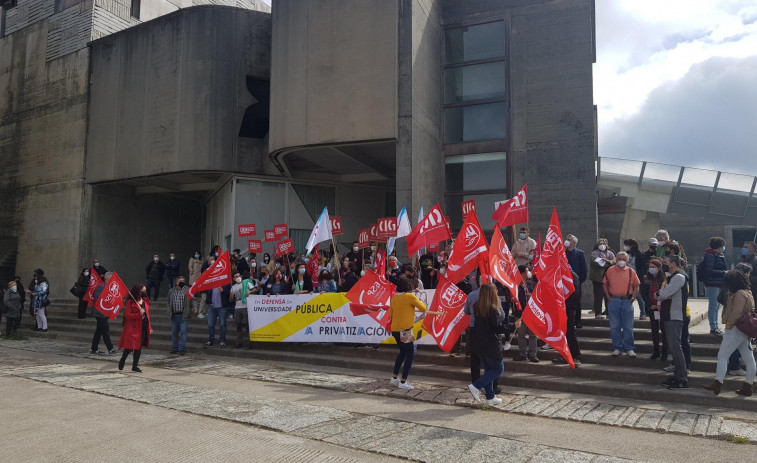 ​Protesta multitudinaria en los siete campus gallegos contra la universidad de Abanca y en apoyo a la pública