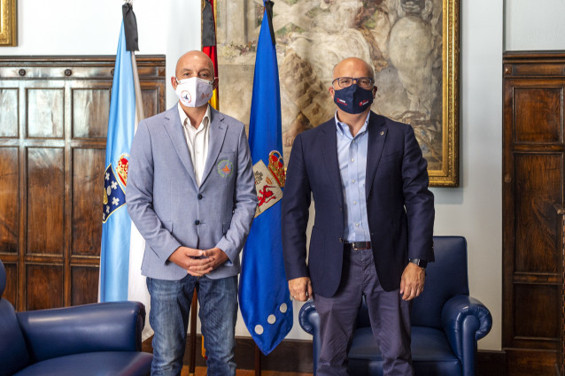 Reunión Manuel Baltar (Presidente da Deputación Ourense) con José Luis Fernández Bermejo (Presidente da Escola Municipal de Piragüismo de Ourense).