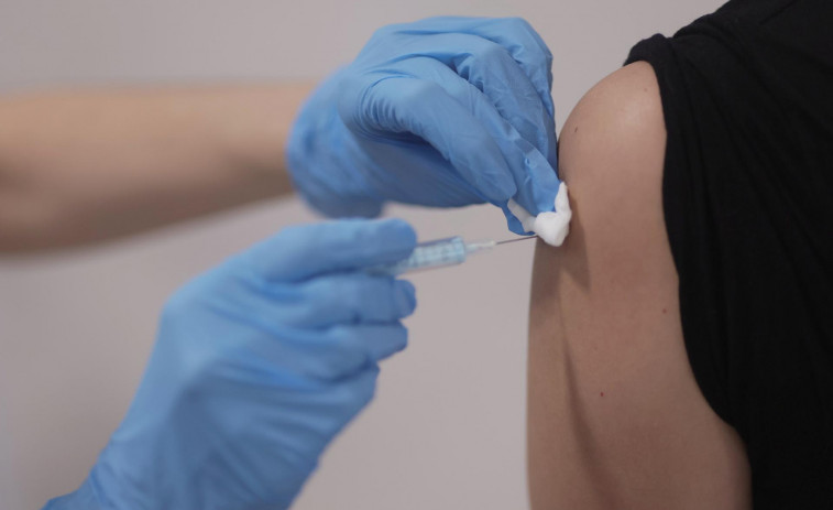 Galicia empieza el ensayo clínico de la vacuna contra la Covid de Pfizer en menores de 12