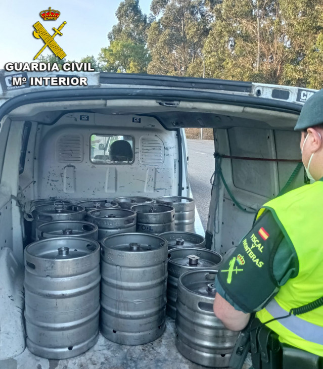 Partidas de vino procedente de Portugal que circulaba ilegalmente inteceptadas en Arbo (Pontevedra).