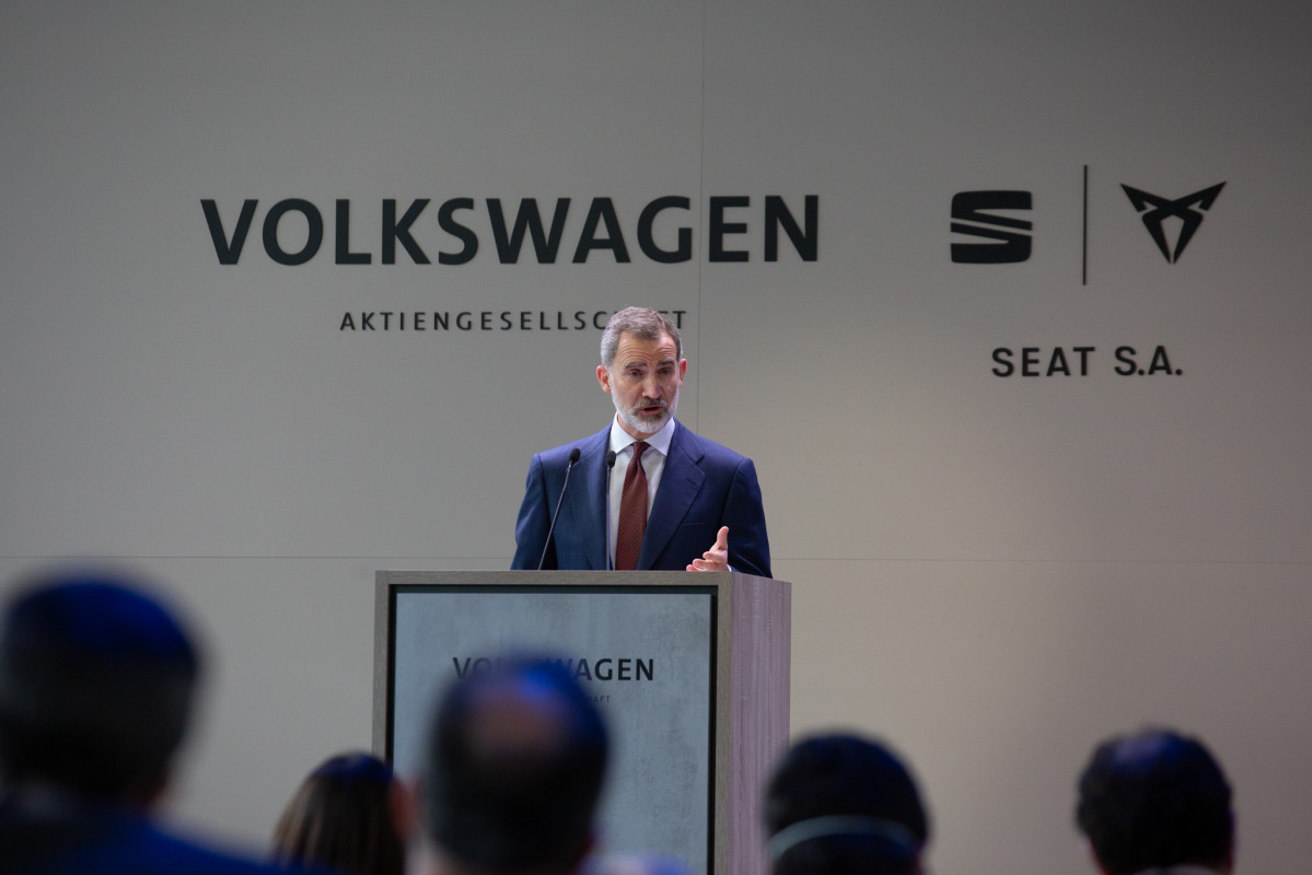 Archivo - El Rey Felipe VI interviene en una visita a las instalaciones que el fabricante automovilístico SEAT tiene en Martorell con motivo de haberse cumplido 70 años de su creación, en Martorell, Barcelona, Catalunya (España), a 5 de marzo de 2021. ARC