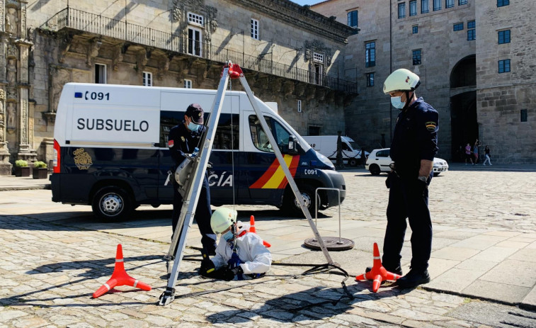 La Policía Nacional revisa el subsuelo de Santiago para prevenir atentados durante el Xacobeo