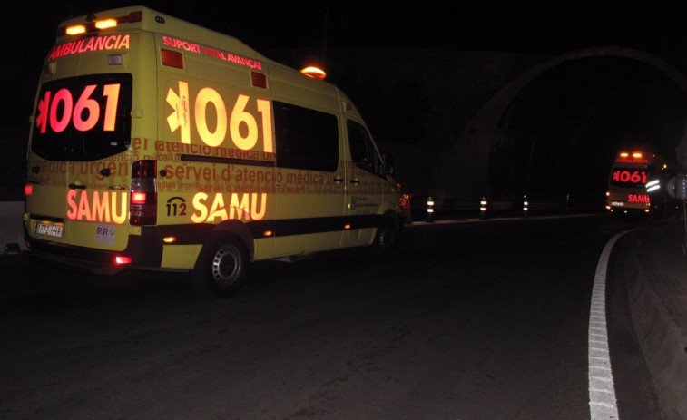 Fallece una chica de 18 años en una salida de vía en Trazo; dos muchachos, de 18 y 20 años, heridos​