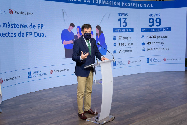 El conselleiro de Cultura, Educación e Universidade, Román Rodríguez, presenta la oferta de FP Dual y los nuevos másteres de FP para el curso 2021/22.