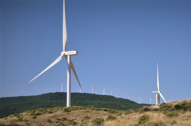 Aerogeneradores en el parque eólico de Puylobo, en Zaragoza