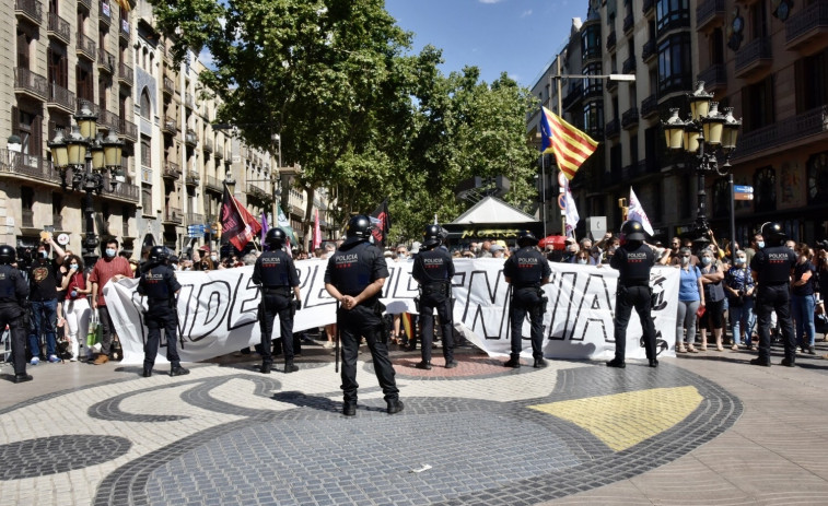 La presión independentista continúa en el discurso pero afloja en la calle con solo cientos de manifestantes