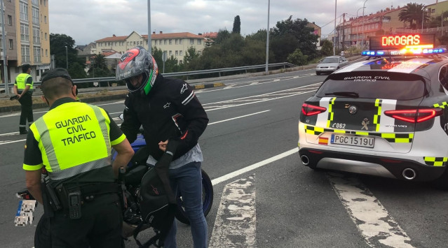 Uno de los controles de tráfico de la Guardia Civil realizado el pasado fin de semana en las carreteras gallegas