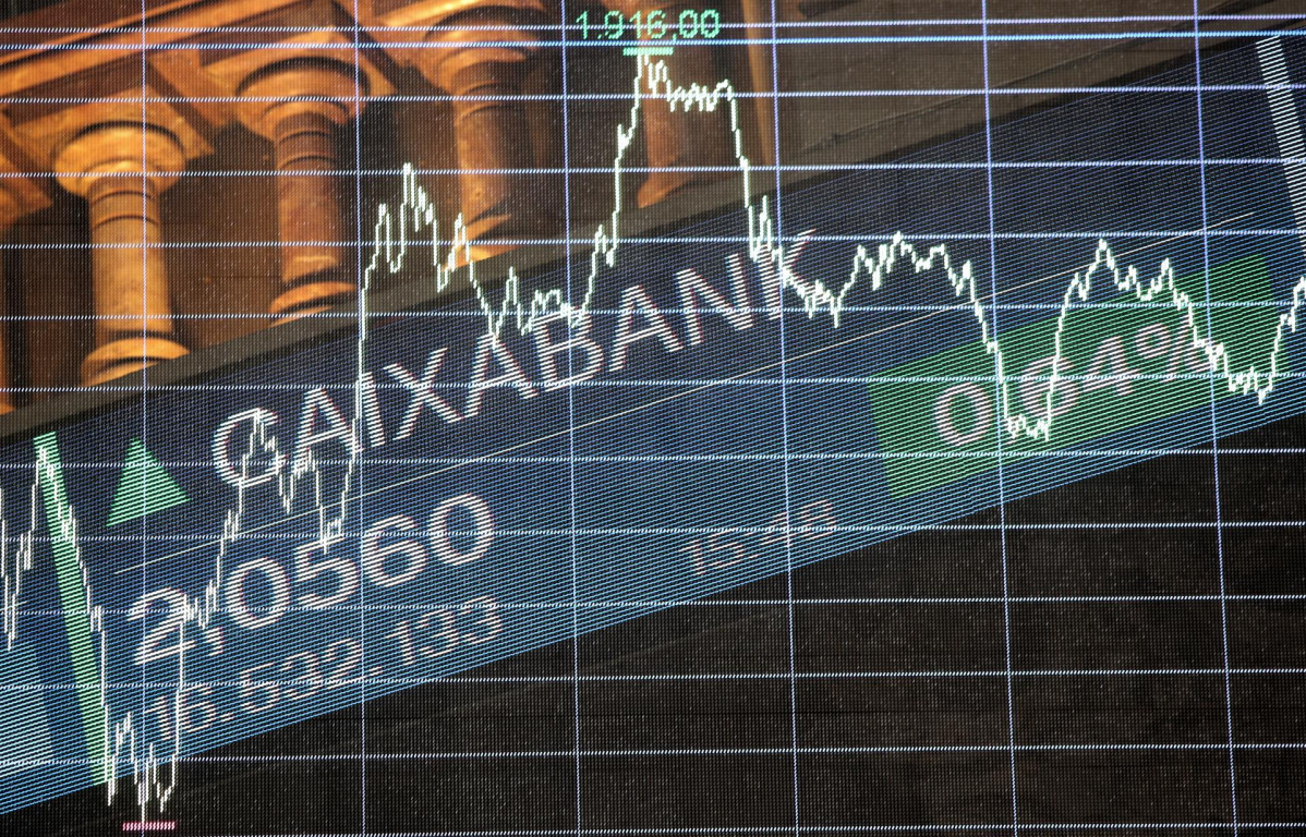 Archivo - Valores en los paneles del Palacio de la Bolsa, en Madrid, (España), a 16 de septiembre de 2020.