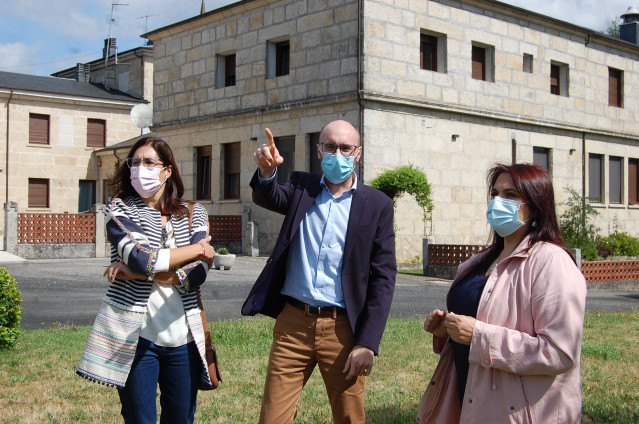 Visita de Jacobo Rey a la residencia de tiempo libre de O Carballiño