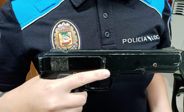 Un menor con una pistola simulada sorprendido por la Policía Local en Campelo, Poio, en San Xoán