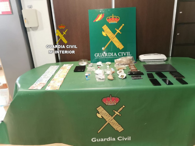 Objetos incautados en la operación 'Mansa' contra un grupo dedicado al tráfico de estupefacientes.