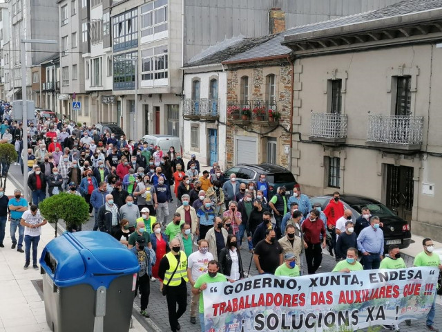 Manifestación en As Pontes en defensa de los puestos de trabajo en la comarca