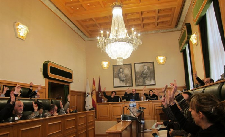 El pleno de Santiago aprueba por unanimidad un crédito de 653.157 para pagos pendientes del anterior gobierno