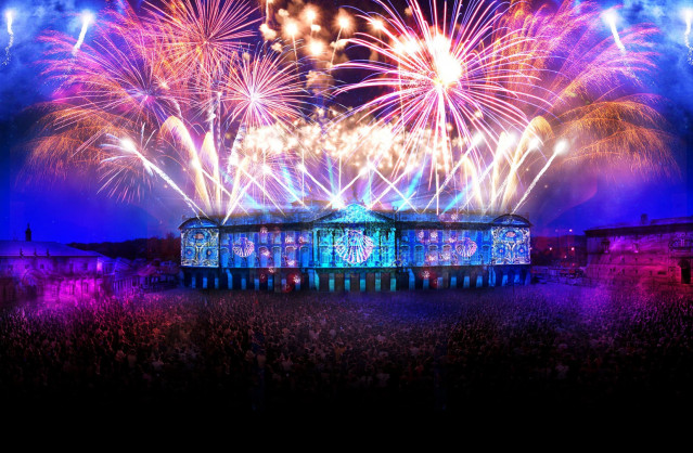Archivo -    Los 'Fuegos del Apóstol' vuelven a la capital gallega el 24 de julio, con un espectáculo multimedia formado por proyecciones audiovisuales con efectos 3D, música, efectos lumínicos y fuegos artificiales.