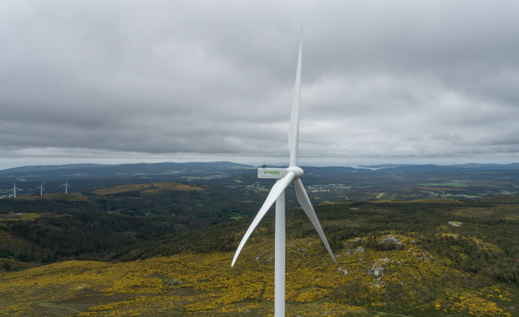 ¿Está empujando la Xunta a la energía eólica al mar? Tres cuartas partes de Galicia vetan a los parques eólicos