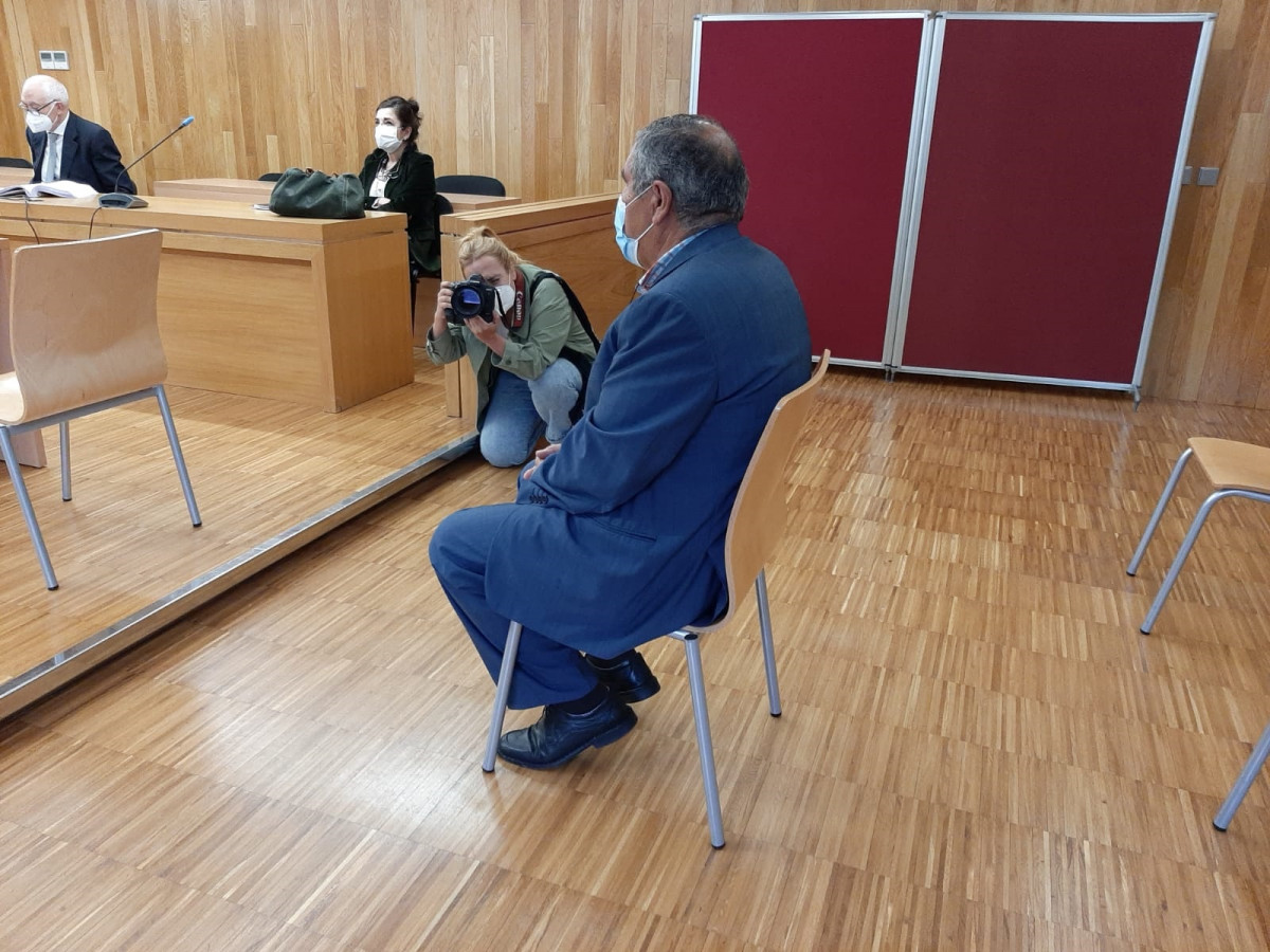 El que fuera alcalde de Muras con el PP Isaam Algnam Azzam, a juicio por un supuesto delito continuado de prevaricación