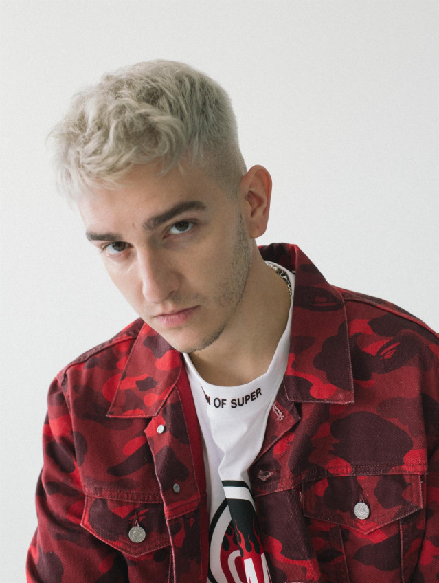 Archivo - El artista urbano Recycled J actúa este jueves en la Cidade da Cultura