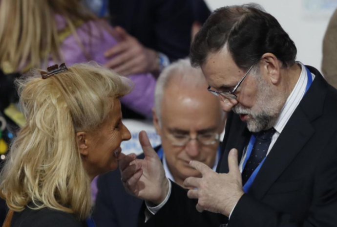 Isabel Tocino y Rajoy en un congreso del PP en una foto de archivo