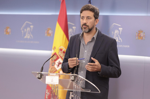 El diputado de Galicia en Común, Antonio Gómez-Reino, interviene en una rueda de prensa anterior a una reunión de la Junta de Portavoces en el Congreso de los Diputados, a 22 de junio de 2021, en Madrid, (España).