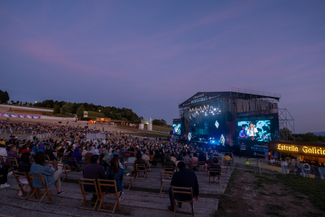 La cantante Rozalén actúa en el festival de música O Son do Camiño-Perseidas en el Monte do Gozo compostelano, a 14 de julio de 2021, en Santiago de Compostela, A Coruña, Galicia (España).
