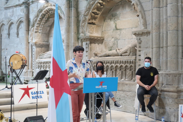 La portavoz nacional del BNG, Ana Pontón, en un homenaje organizado por Galiza Nova a Rosalía de Castro y Castelao, en el Panteón de Galegos Ilustres.