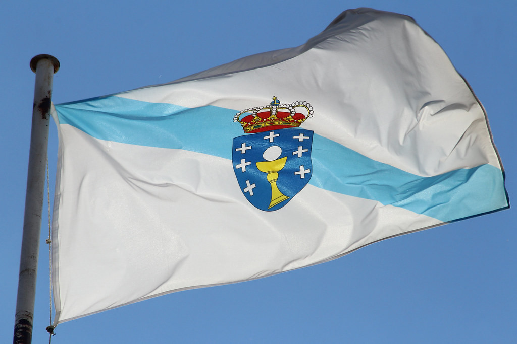 Bandera de Galicia publicada por Contando Estrelas  bajo licencia CC BY SA 2.0