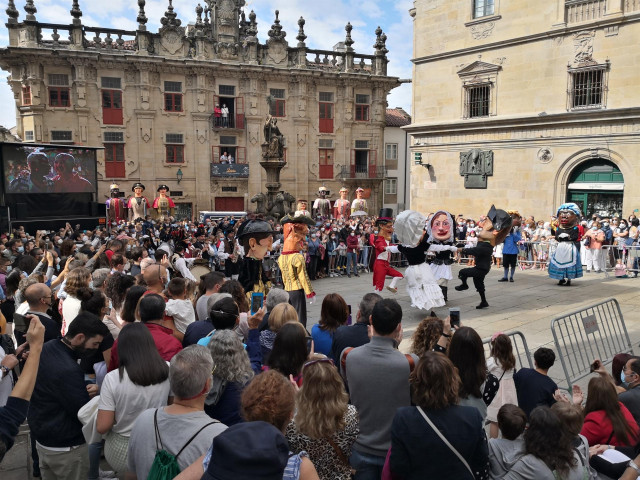 La Praza da Quintana, sobre las 11 de la mañana del 25 de julio de 2021. Apóstol. Día de Galicia. Santiago.