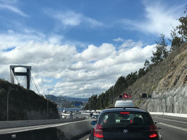 Archivo - Autopista AP-9, en la entrada al puente de Rande, procedente de Pontevedra.