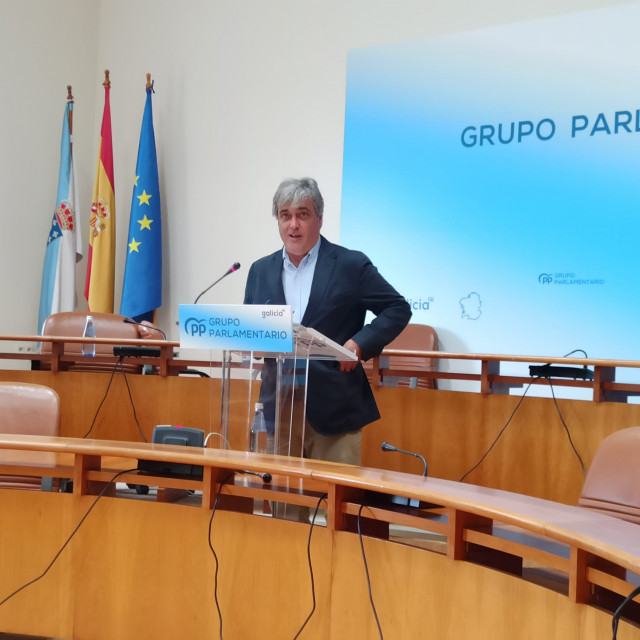 Archivo - El portavoz parlamentario del PPdeG, Pedro Puy, en la rueda de prensa
