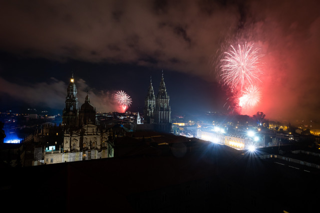 Fuegos del Apostol lanzados por la celebración del Día de Galicia a 24 de julio de 2021, en Santiago de Compostela, A Coruña (Galicia).