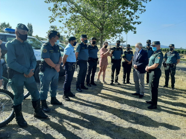 El subdelegado del Gobeiermo en Ourense visita el dispositivo de la Guardia Civil desplegado en la provincia para la campaña de verano