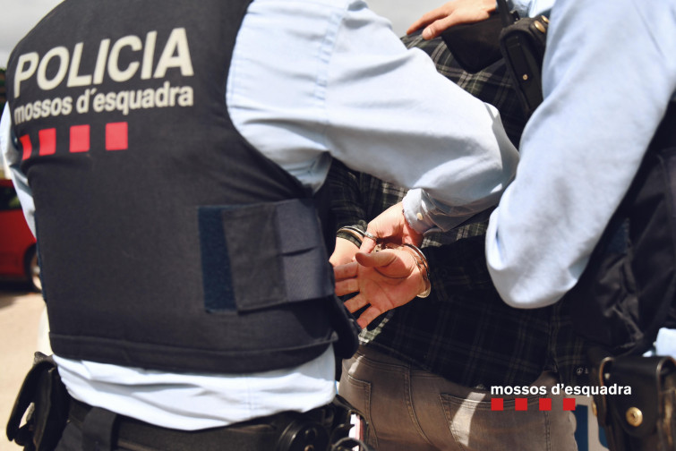 Acusado de atracar a mano armada el mismo banco cinco veces en un mes es detenido finalmente