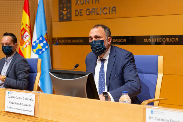 El conselleiro de Sanidade, Julio García Comesaña, en rueda de prensa tras la reunión del comité clínico.