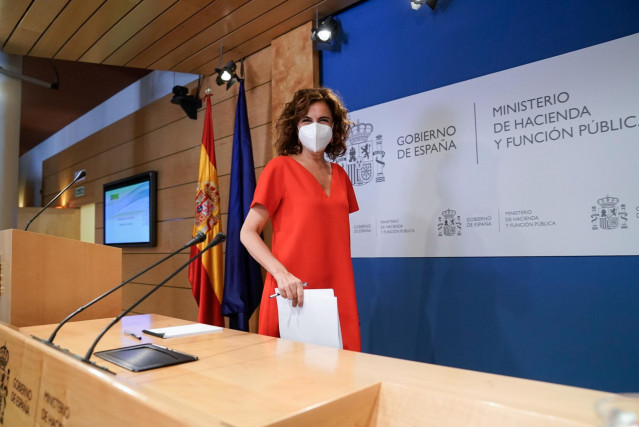 La ministra de Hacienda y Función Pública, Maria Jesús Montero, a su llegada a una rueda de prensa posterior a una reunión del Consejo de Política Fiscal y Financiera, a 28 de julio de 2021, en Madrid, (España). Durante su intervención ha informado sobre